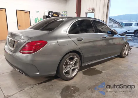 2017 Mercedes-Benz C 300 Sport 4Matic z USA, uszkodzony, nr VIN 55SWF4KB7HU200450